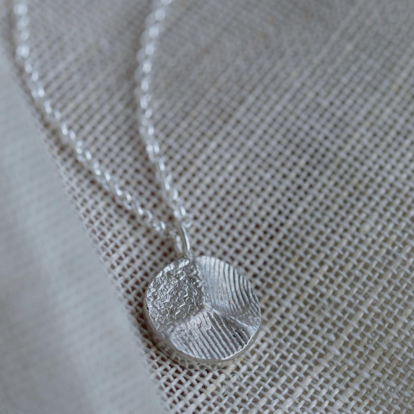 The family circle- No gemstone