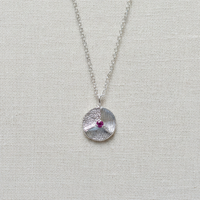 The family circle with gemstone