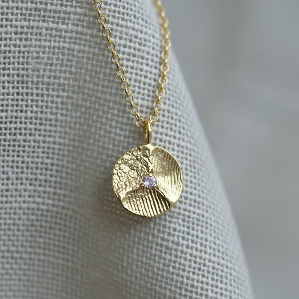 The family circle with gemstone