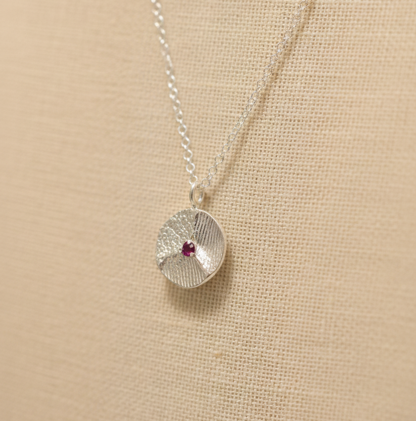 The family circle with gemstone