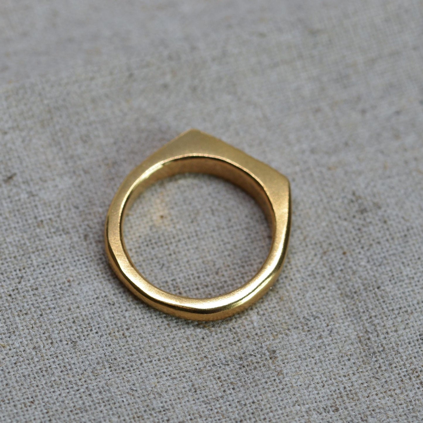 The stillness bar signet