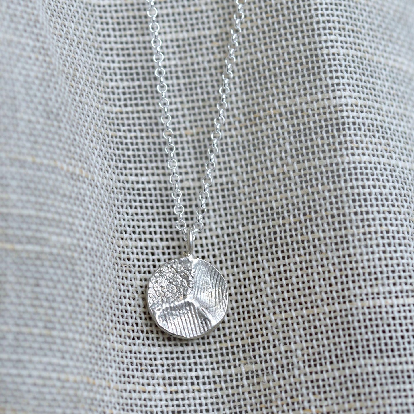 The family circle- No gemstone