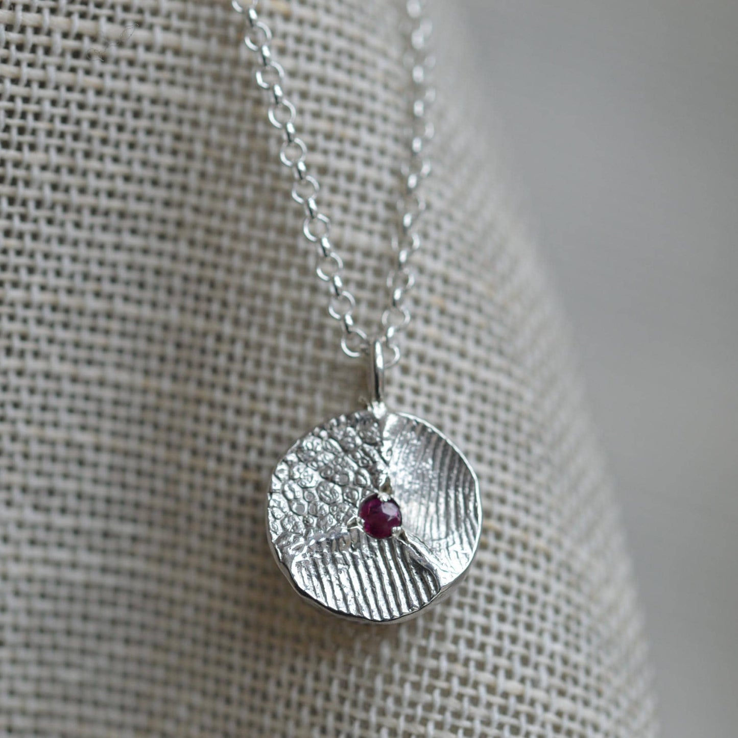 The family circle with gemstone