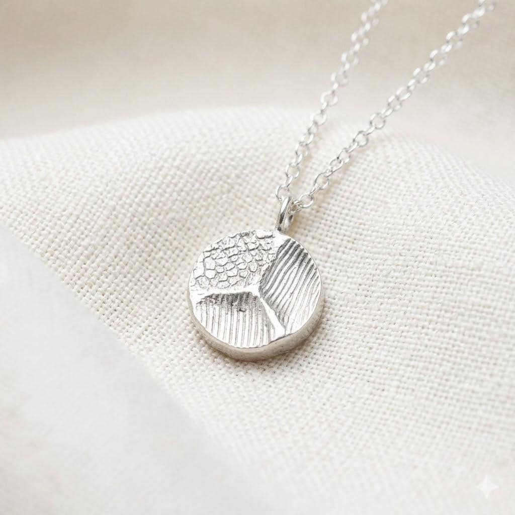 The family circle- No gemstone